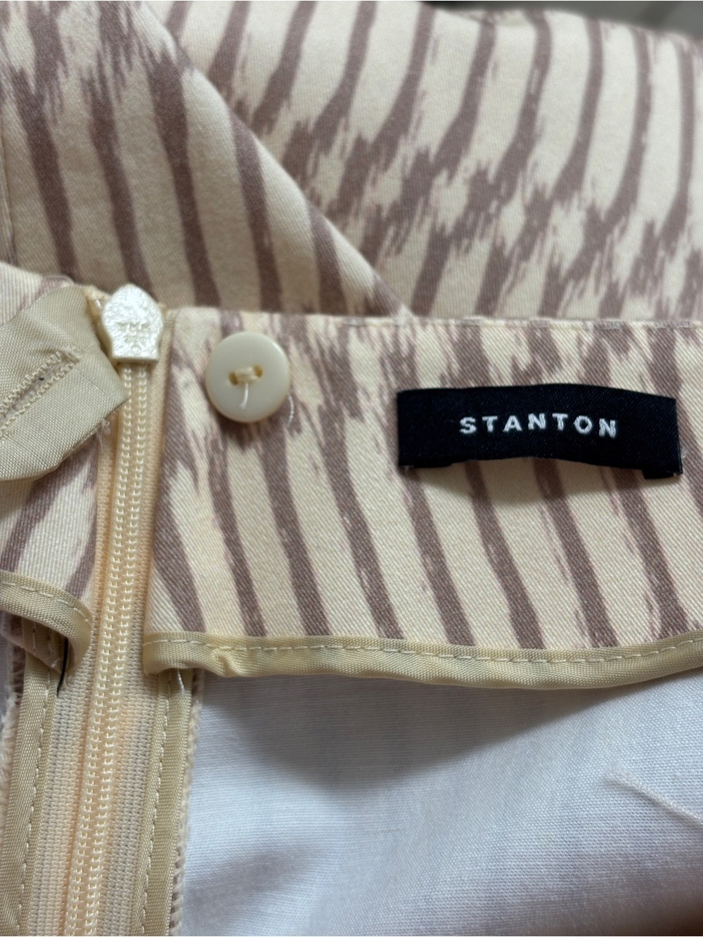Lafayette 148 New York | Stanton Cropped Pants | Size 6 | Neutral Abstract Print - Picture 5 of 7